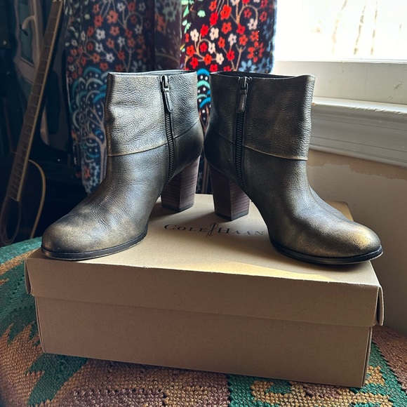 Cole Hann Cassidy stacked heel booties. Size 7.5 - Picture 8 of 14